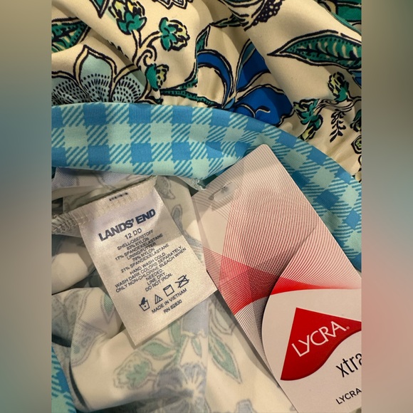 Lands’ End Blouson Tankini Swimsuit Top - Picture 3 of 8